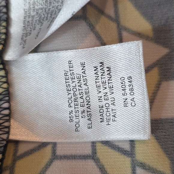 Anne Klein Yellow and Black Geometric Top. Size L - Picture 6 of 6